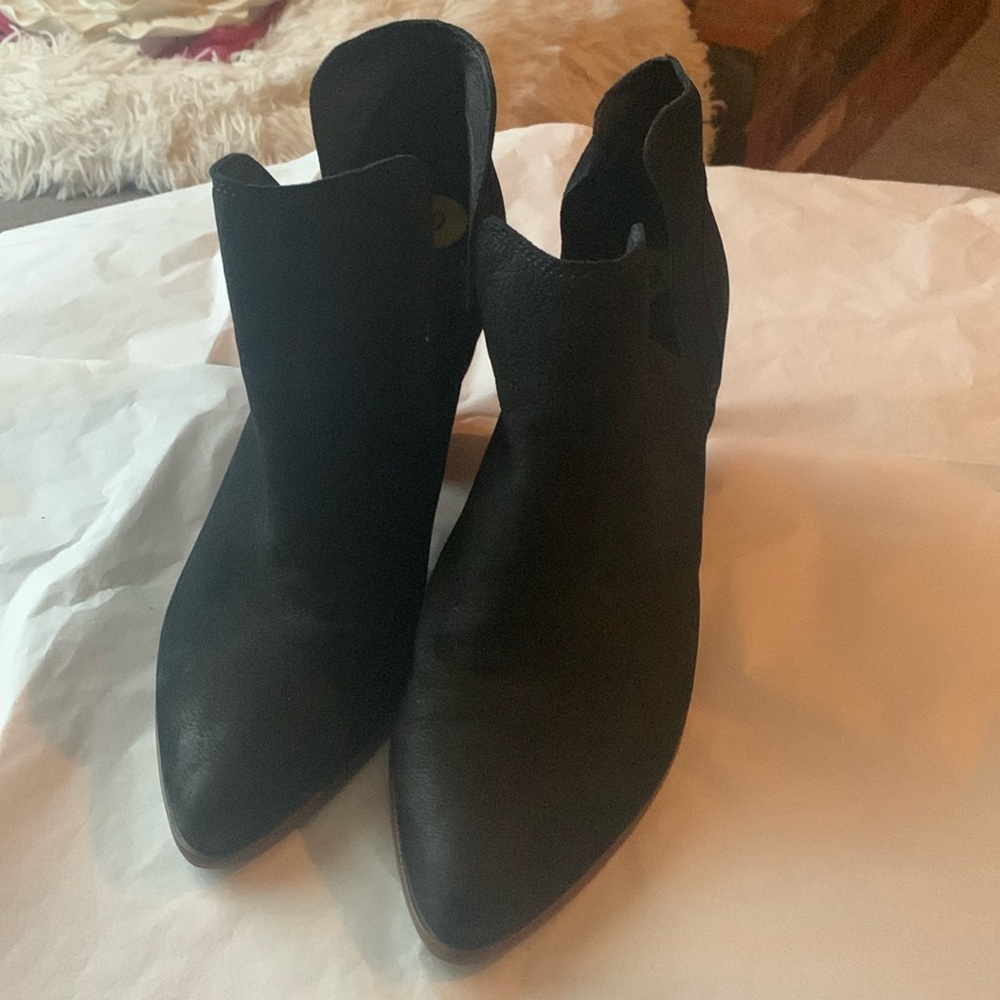 Frye Chelsea Reina Cut Out Ankle Boot-Black size 9